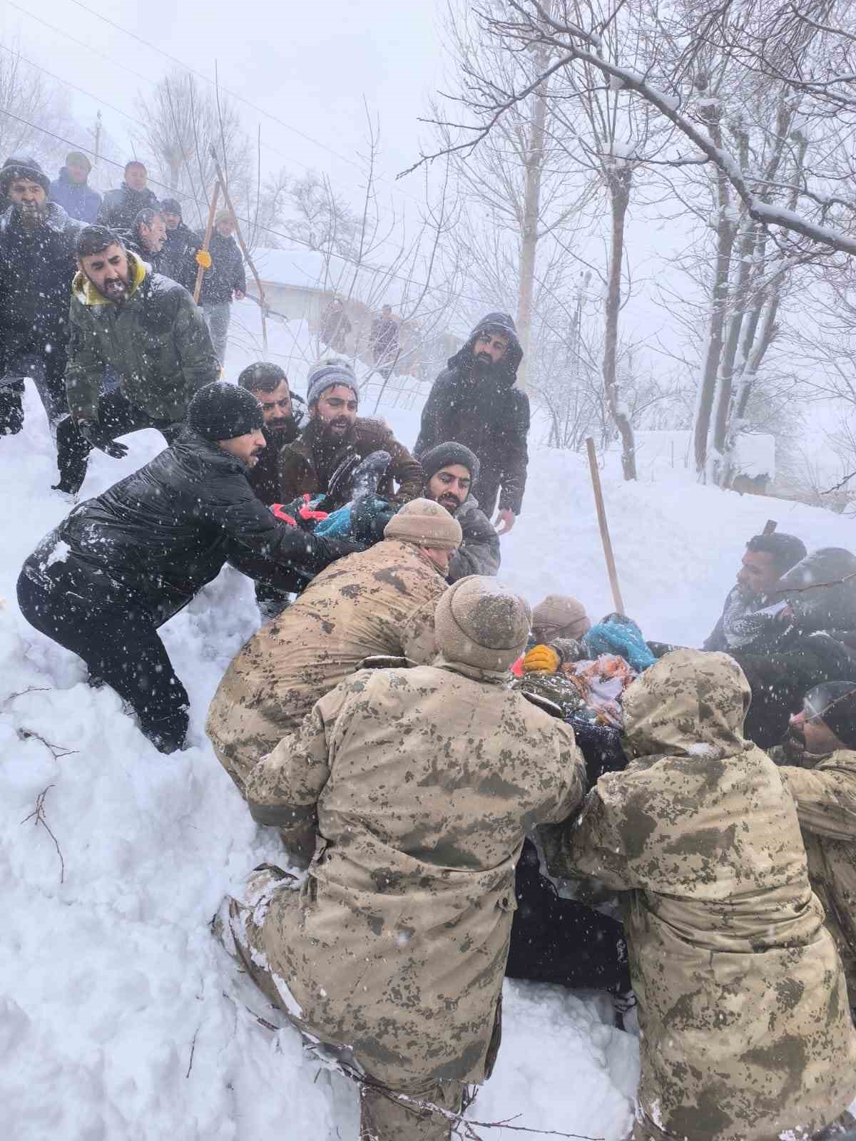 catakta cig faciasi kayip kadin kurtarildi 4 OyzPhUtt