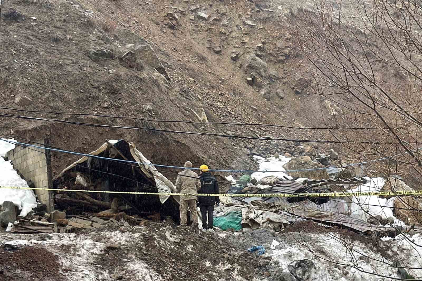 catakta tandir evi coktu babaanne ile torunu yaralandi 4 mc4UD3PT