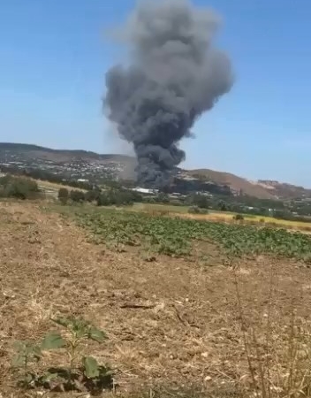 catalcada-bulunan-bir-is-yerinde-yangin-cikti-olay-yerine-cok-sayida-itfaiye-ekibi-YaV1tYdY.jpg