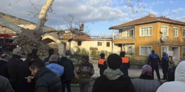 catalcada-evi-yanan-kadin-uzun-sure-gozyasi-doktu-13uwt98u.jpg