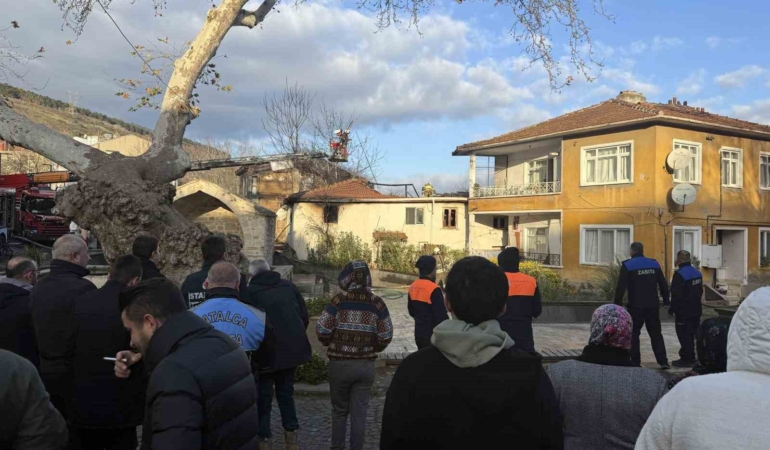 catalcada-evi-yanan-kadin-uzun-sure-gozyasi-doktu-13uwt98u.jpg
