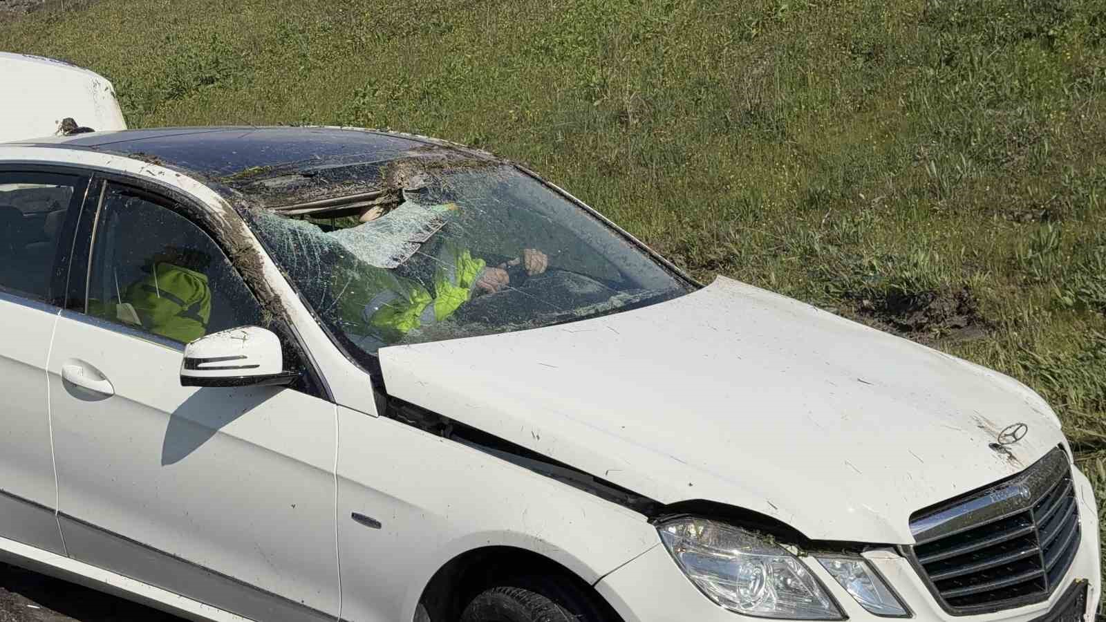 catalcada otomobil takla atti 2 kisi burnu bile kanamadan kurtuldu 0 gaej8KV5