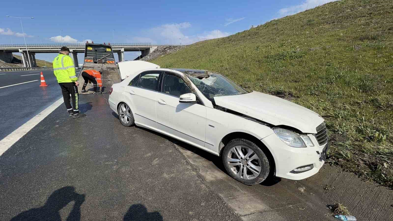 catalcada otomobil takla atti 2 kisi burnu bile kanamadan kurtuldu 2 3scYzSLH