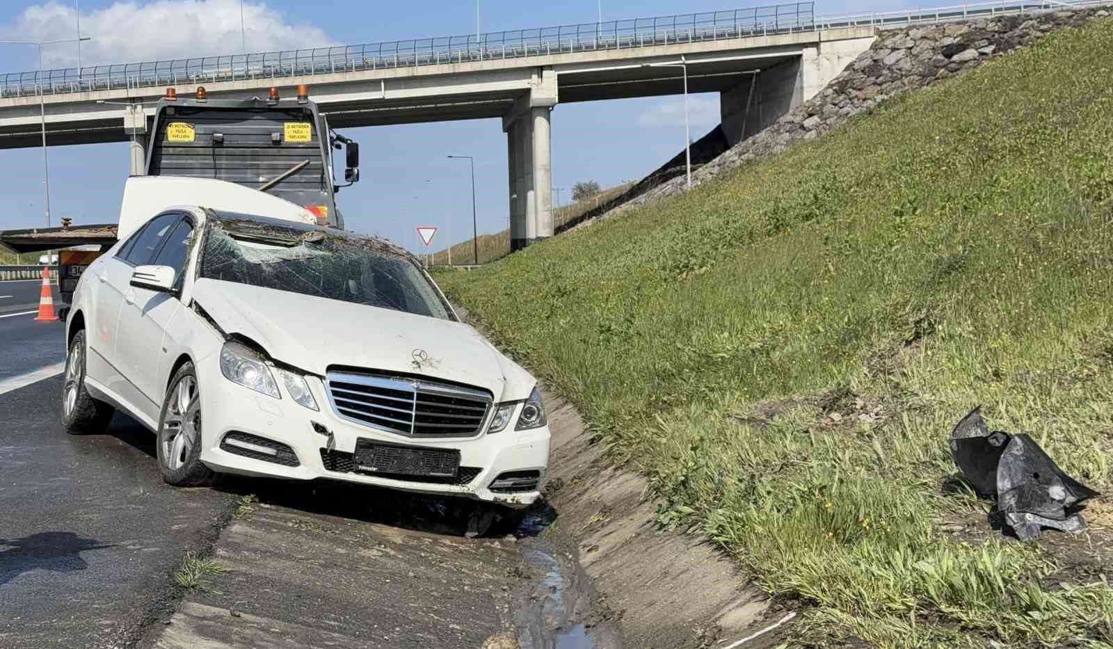 catalcada otomobil takla atti 2 kisi burnu bile kanamadan kurtuldu 3 stuCuGV2