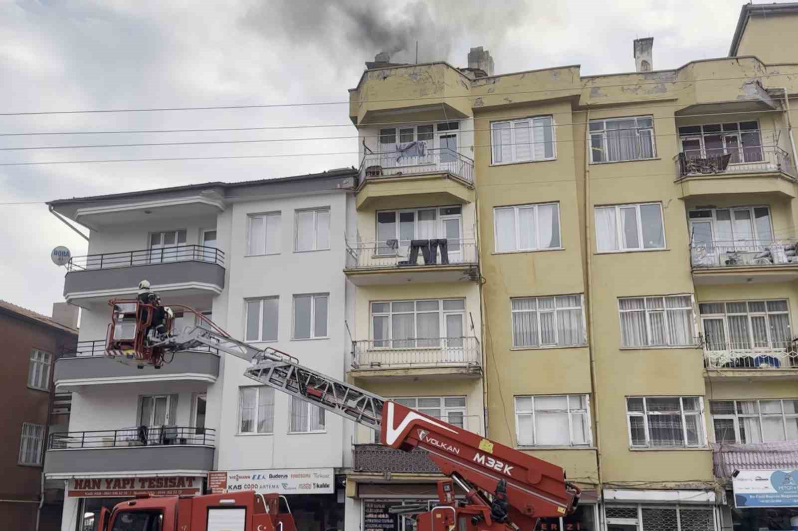 cati katindaki komurlukte yangin panigi 1 vCNNcOOK
