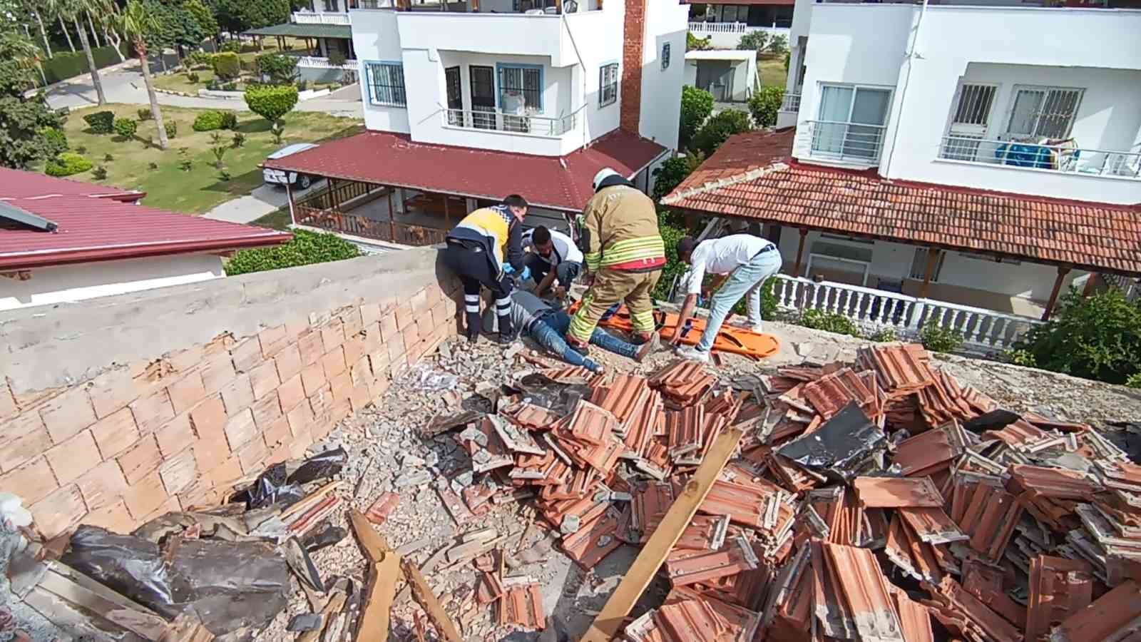 cati tadilatinda uzerine su deposu devrilen isci yaralandi 2 9sc8urW3