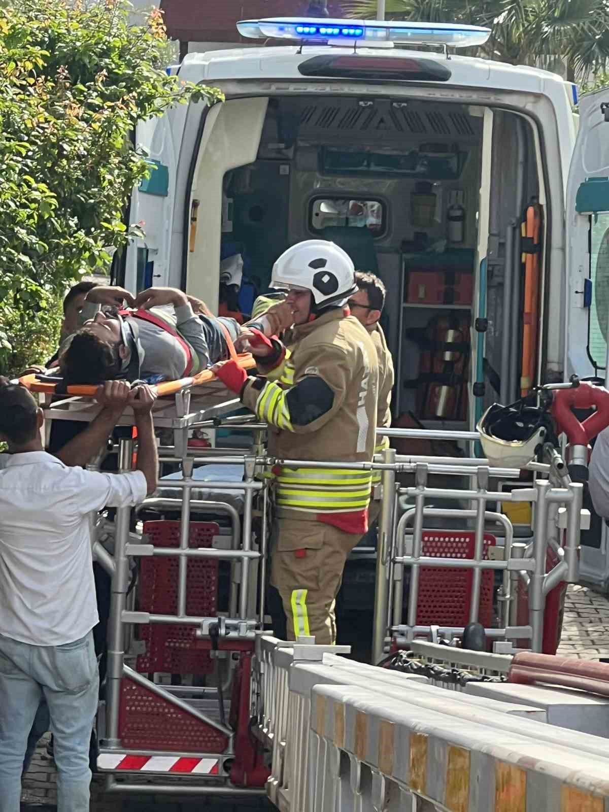 cati tadilatinda uzerine su deposu devrilen isci yaralandi 4 LHuaqiGz