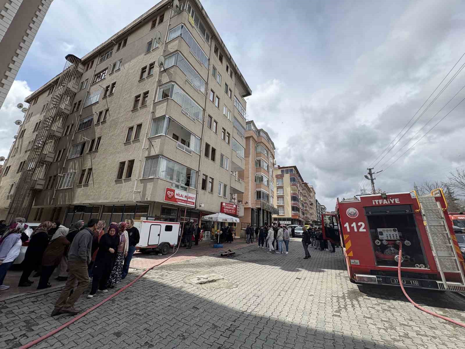 catidan apartman bosluguna dusen sahis hayatini kaybetti 2 PKpcnn7O