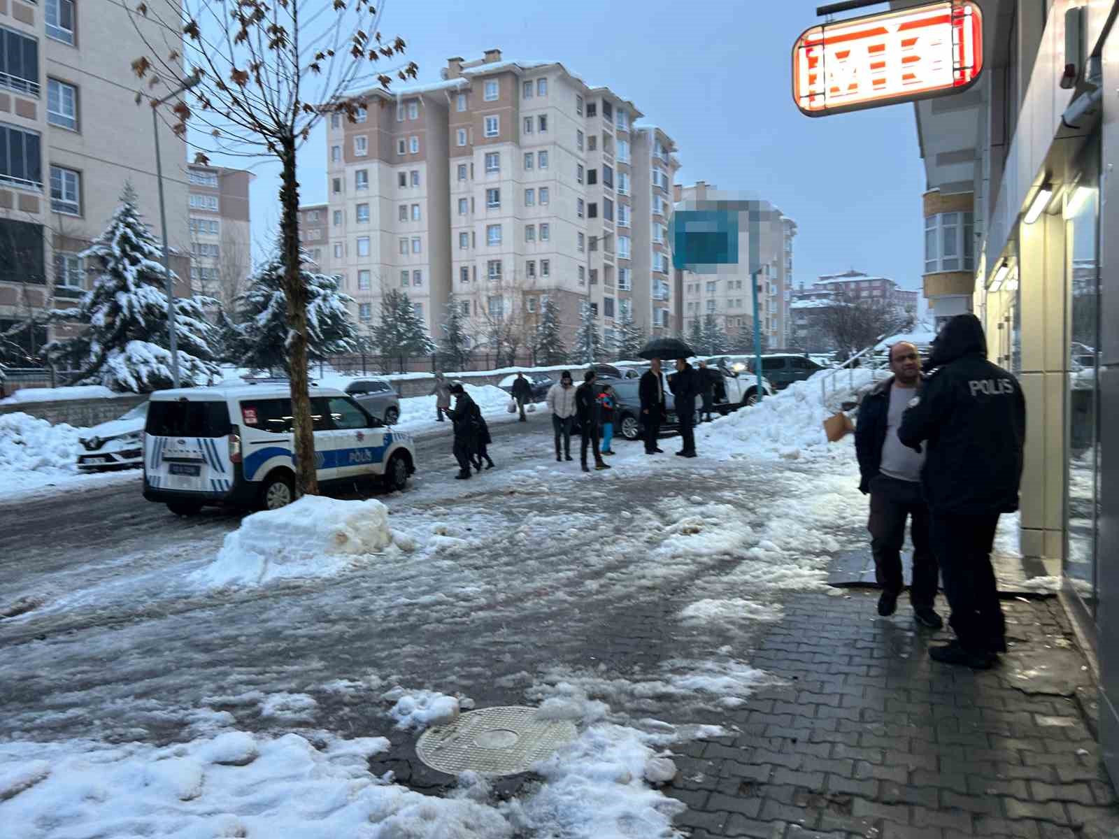 catidan dusen kar kutlesinin altinda kalan kadin hayatini kaybetti 1 Ksc6CJlv
