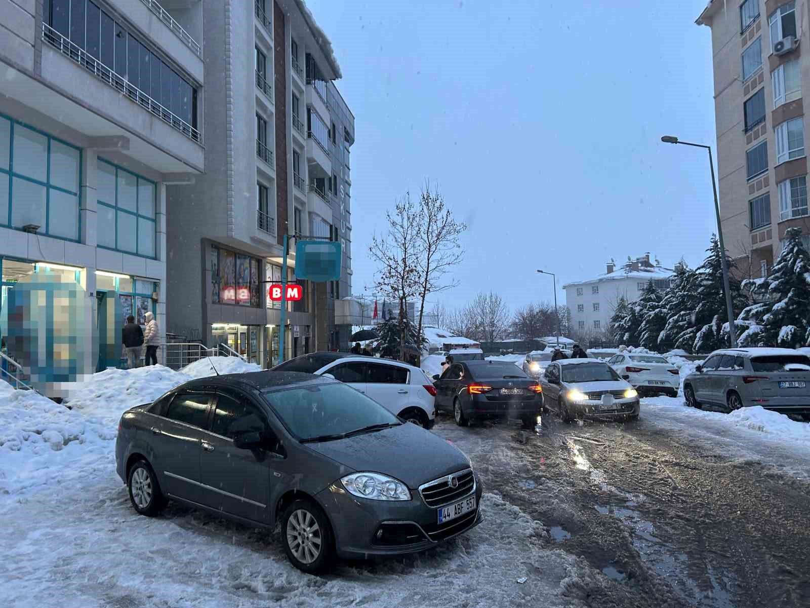 catidan dusen kar kutlesinin altinda kalan kadin hayatini kaybetti 2 UOf2GRCp