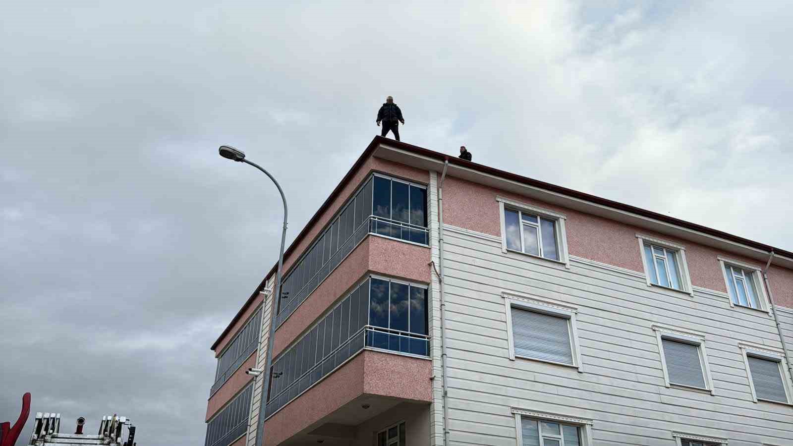 catidan dusmek uzereyken son anda emniyet muduru kurtardi 2 Pg8eGdNH