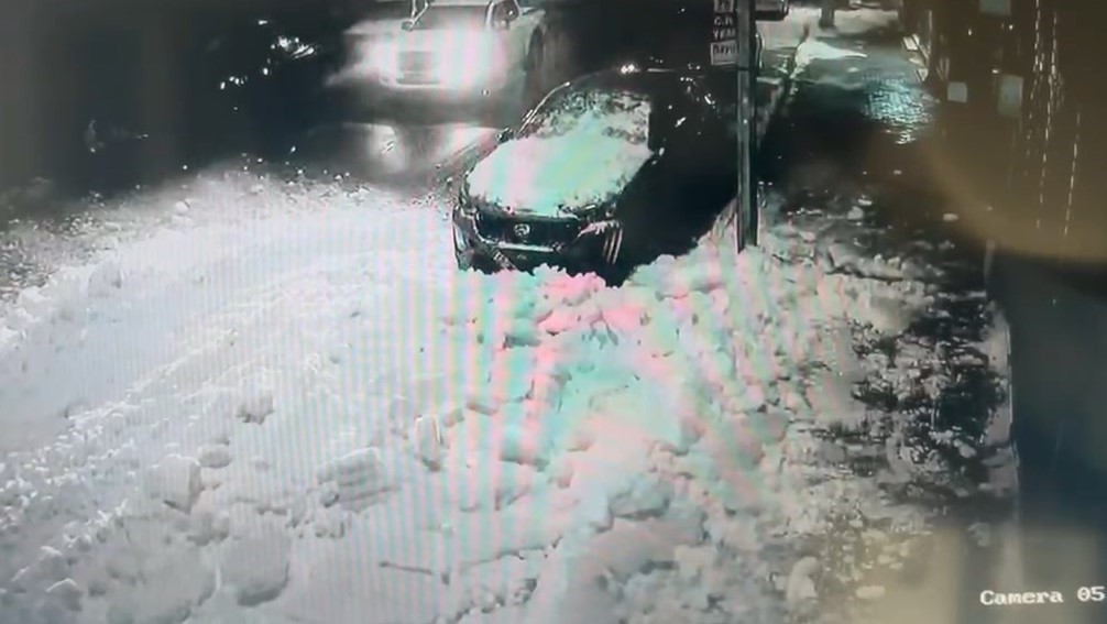 catidan kar kutleleri dustu bir sahis kosarak saniyeler icerisinde kurtuldu 2 7z9TPPta