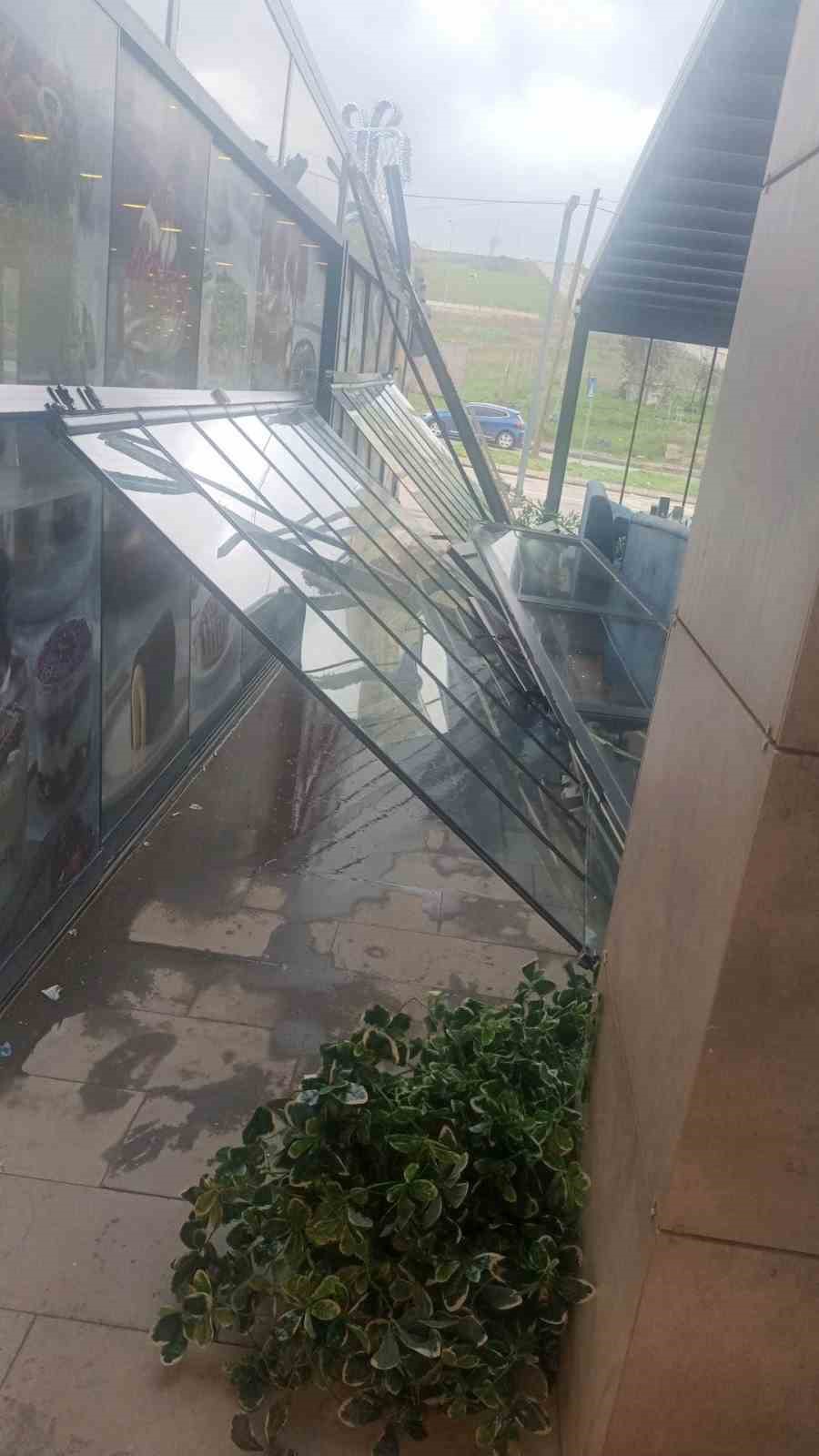 catidan kopan kereste seyir halindeki otobuse saplandi 5 NgiObk5N