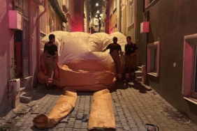 catiya-cikan-sahis-polisin-bir-saatlik-ikna-calismasiyla-indirildi-OQS9Nw7k.jpg