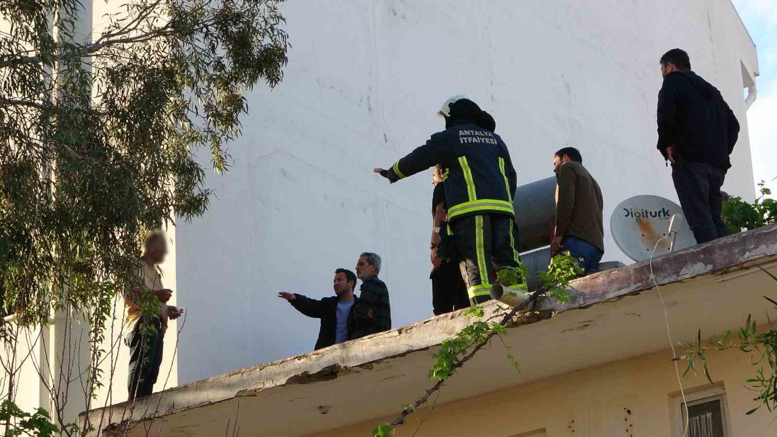 catiya cikip uzerine benzin doktu gazeteci oyaladi polis yakaladi 0