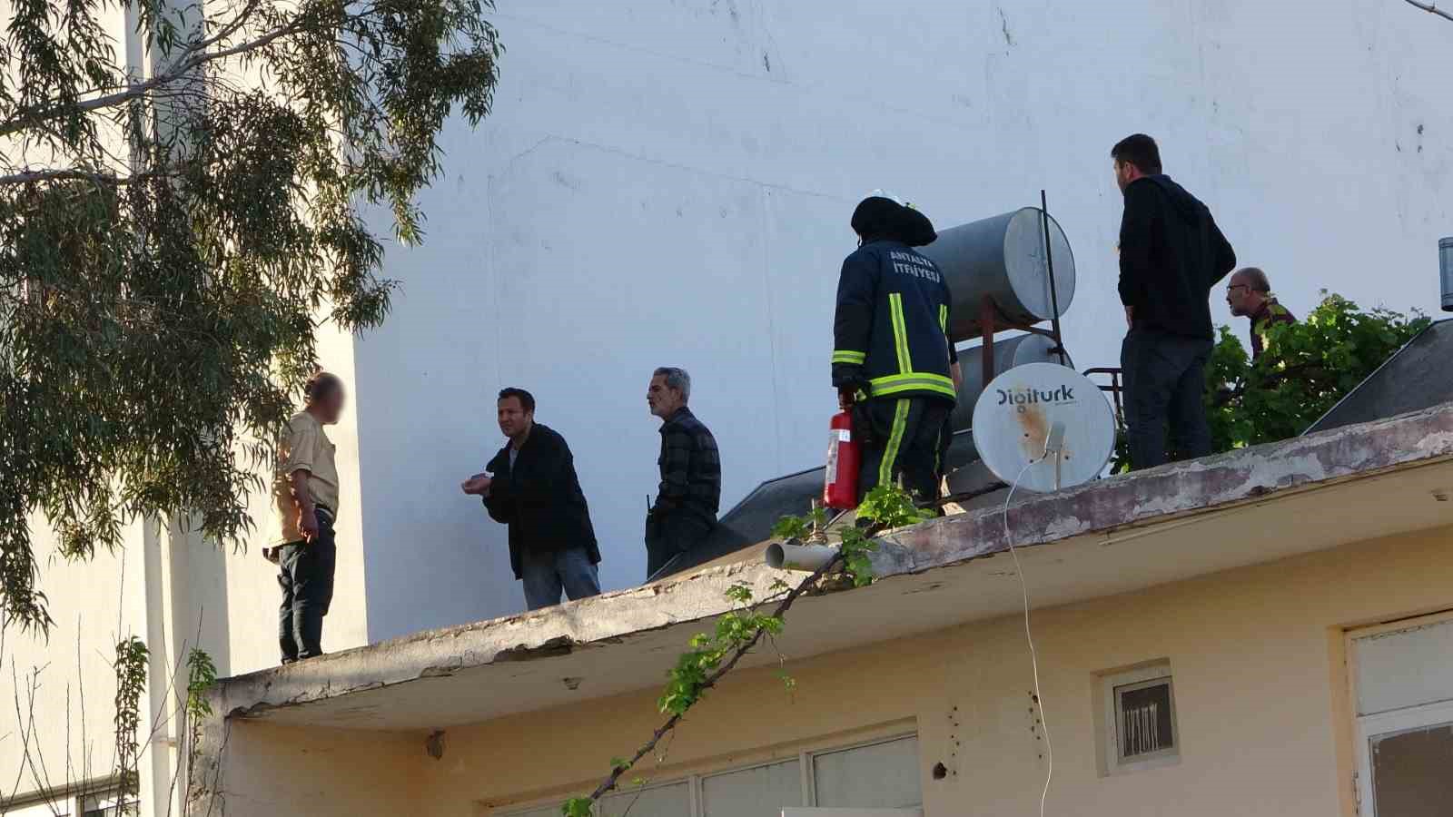 catiya cikip uzerine benzin doktu gazeteci oyaladi polis yakaladi 3 h44jgjGk