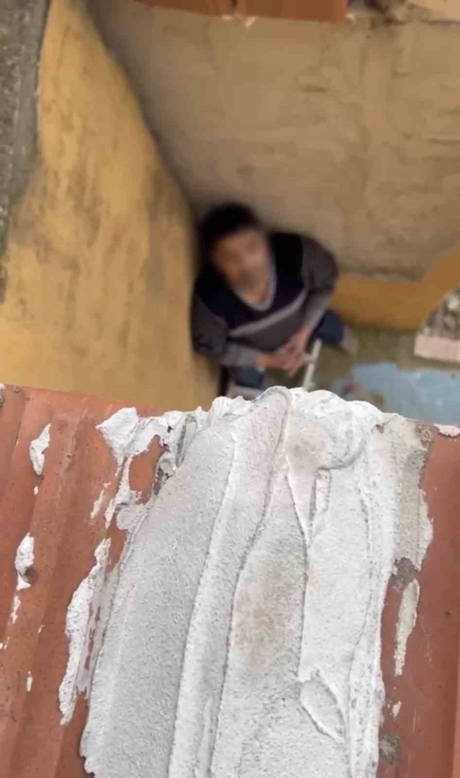 catiya saklanan firari polisi izlerken yakalandi 1 8yY8nz6h
