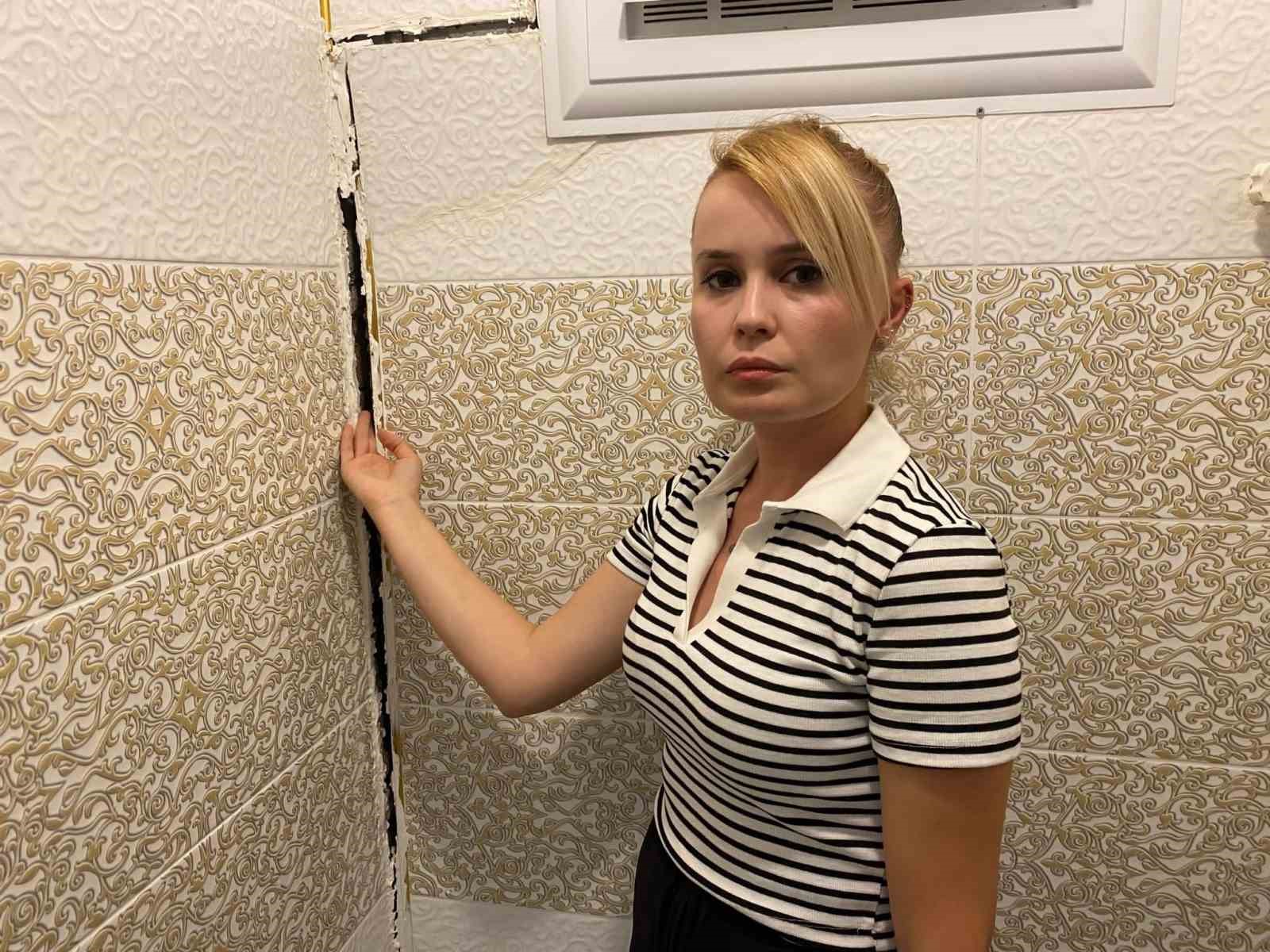 catlaklar olusan evde diken ustunde hayat 0