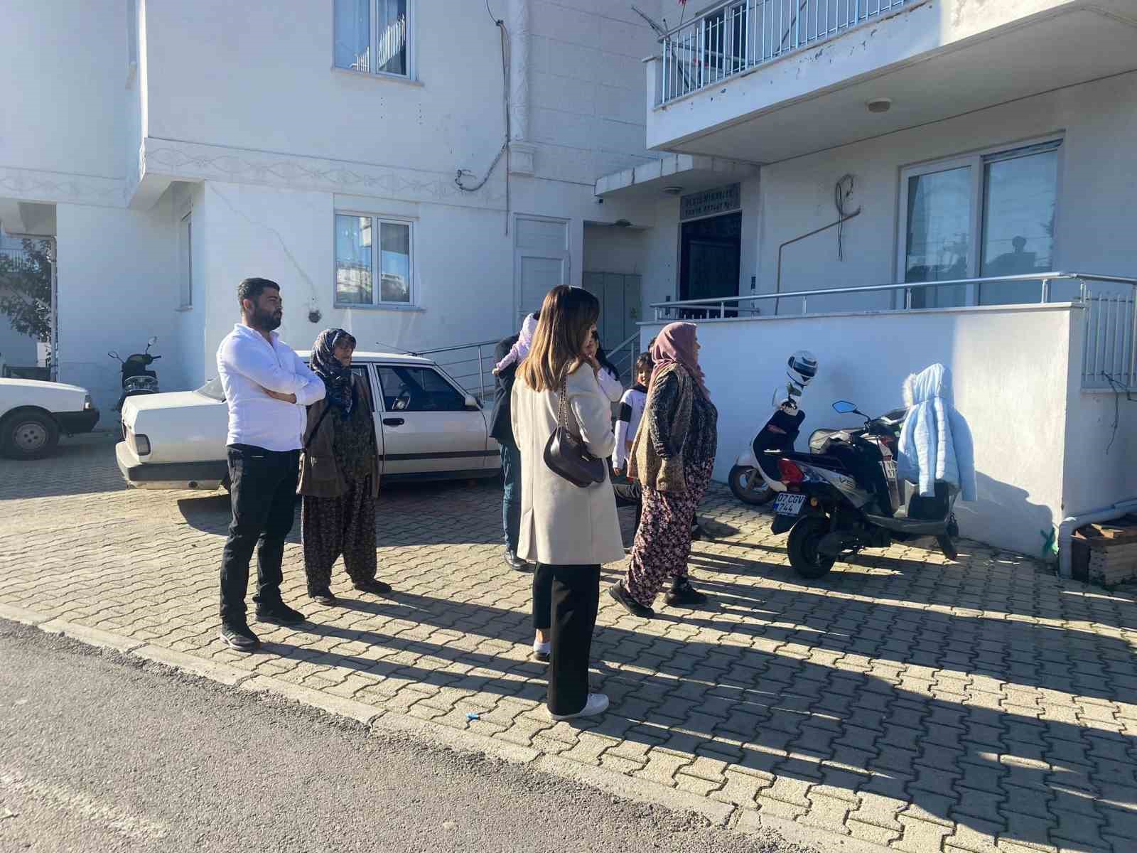 catlaklar olusan evde diken ustunde hayat 5 BNEBk1EM