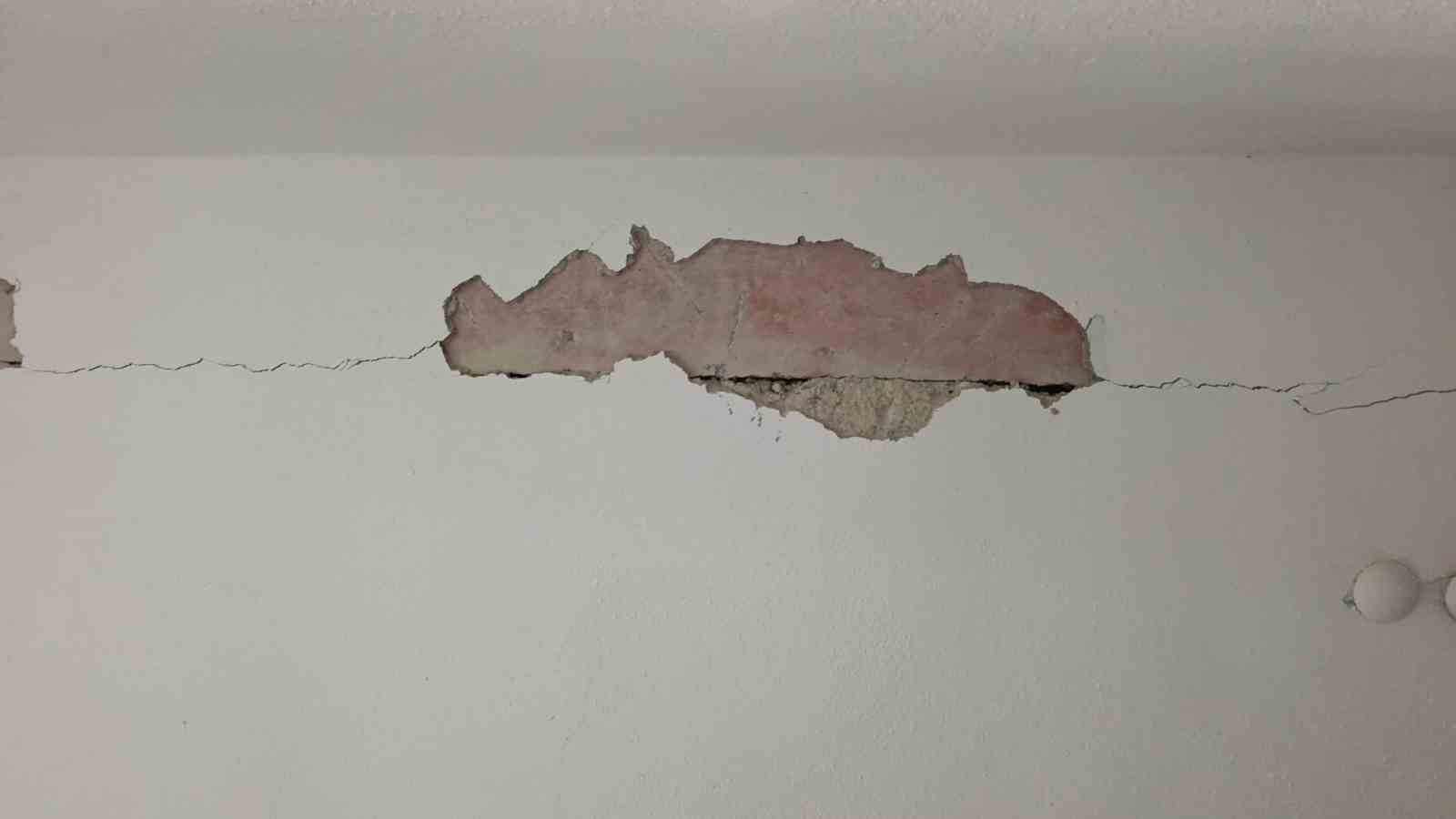 catlaklardan isik gorulen apartmanda korku dolu yasam 7 6T91Ik6H