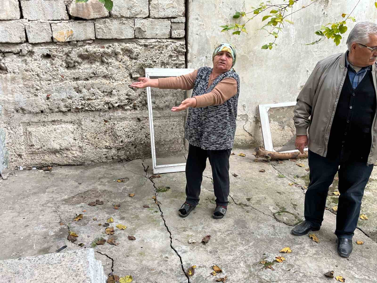 Çatlakların gölgesinde bir yaşam: Atamer sakinleri çözüm istiyor 15 catlaklarin golgesinde bir yasam atamer sakinleri cozum istiyor 11 jmSGbg7U