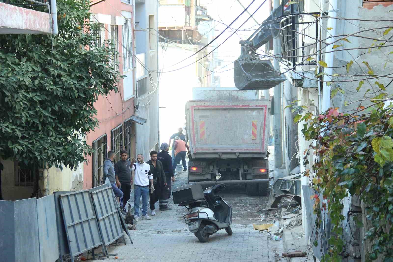Çatlakların gölgesinde bir yaşam: Atamer sakinleri çözüm istiyor 11 catlaklarin golgesinde bir yasam atamer sakinleri cozum istiyor 7