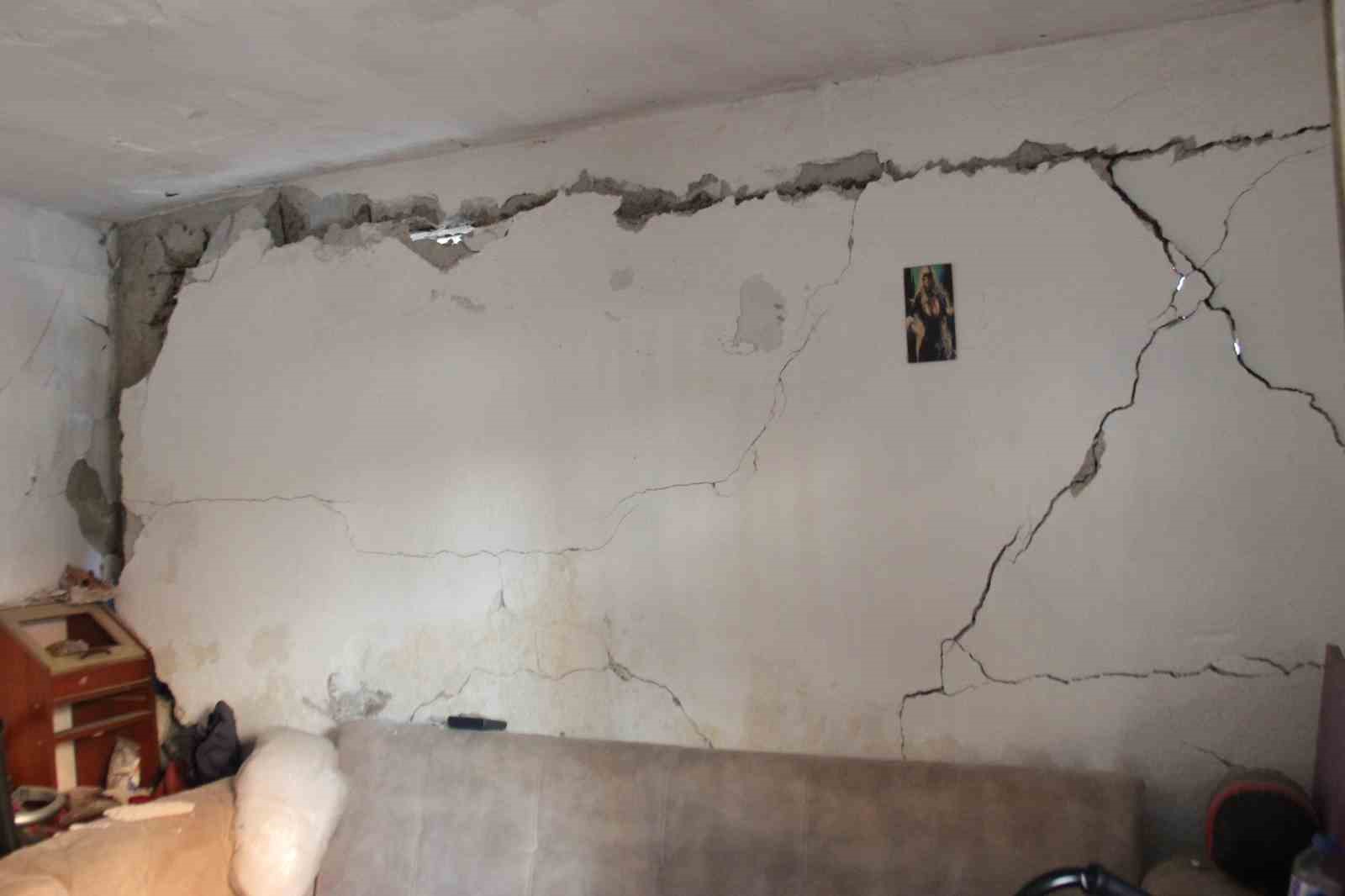 Çatlakların gölgesinde bir yaşam: Atamer sakinleri çözüm istiyor 12 catlaklarin golgesinde bir yasam atamer sakinleri cozum istiyor 8 QOZBbMq6