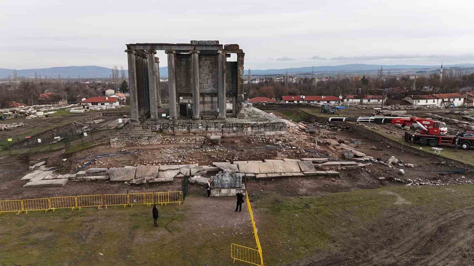 cavdarhisar aizanoi antik kentinde kazi ve restorasyon calismalari devam ediyor 10 HDeJG9Z7
