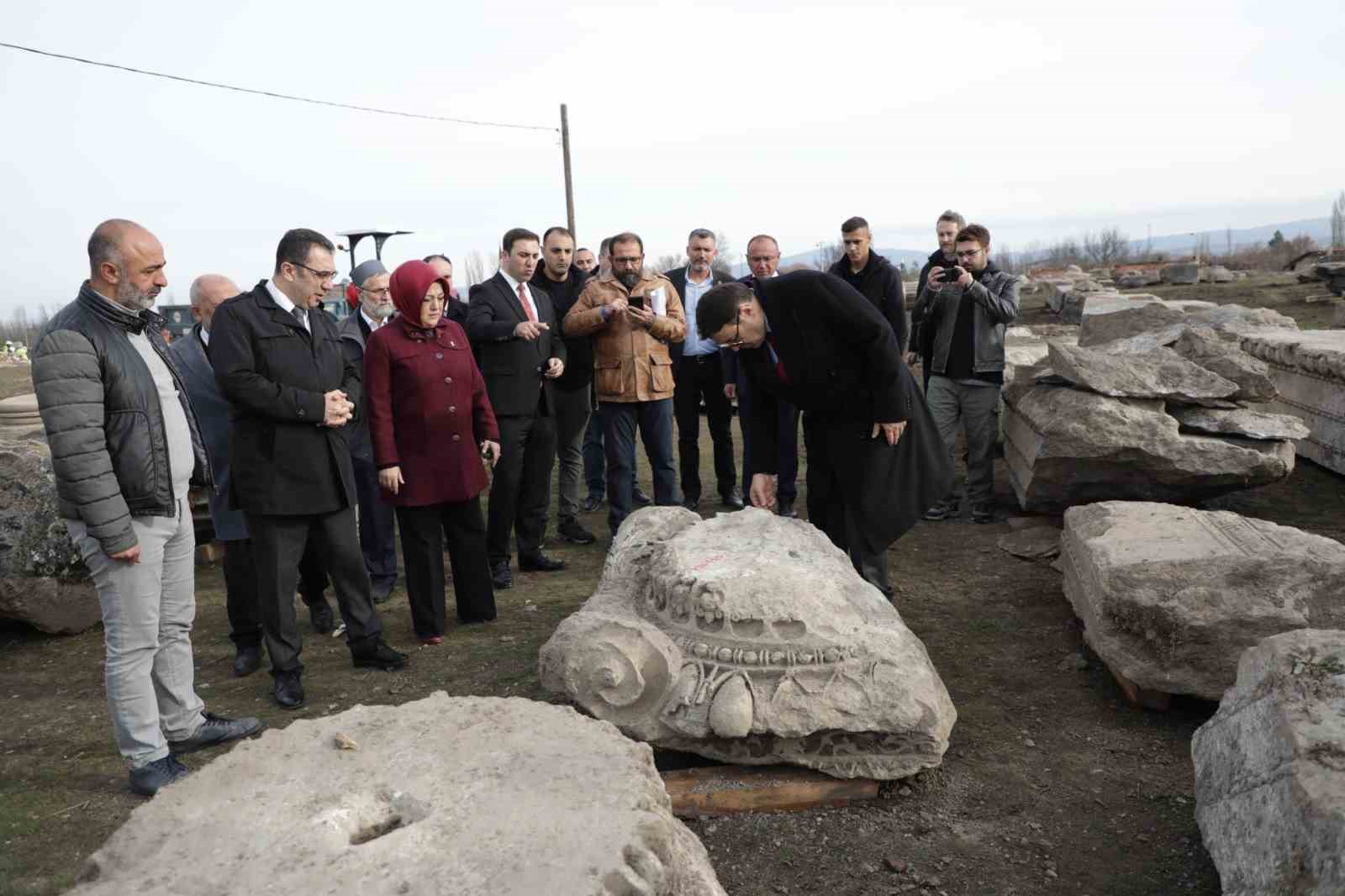 cavdarhisar aizanoi antik kentinde kazi ve restorasyon calismalari devam ediyor 11 CgI5Ydrs