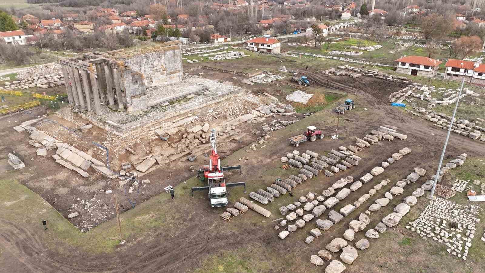 cavdarhisar aizanoi antik kentinde kazi ve restorasyon calismalari devam ediyor 9