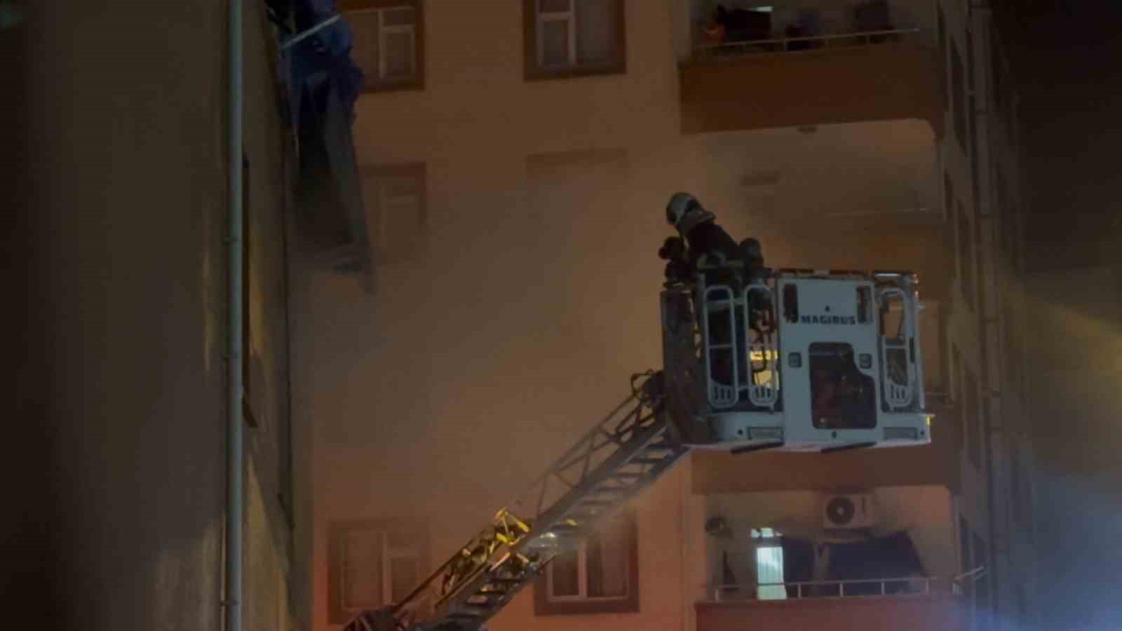Çay toplama makinesi deposunda yangın 8 cay toplama makinesi deposunda yangin 4 gSWuZC7e