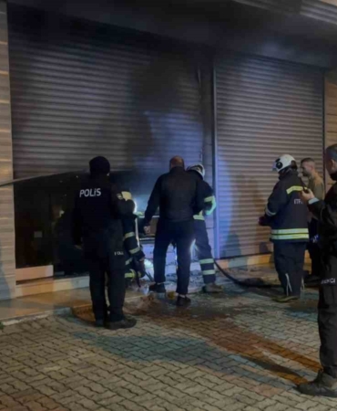 cay-toplama-makinesi-deposunda-yangin-u9mhgspM.jpg