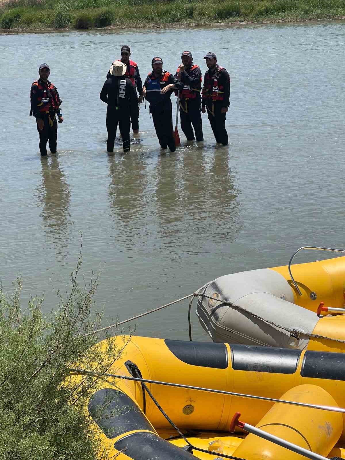 Çaya düşerek kaybolan küçük çocuğun cansız bedenine ulaşıldı 4 caya duserek kaybolan kucuk cocugun cansiz bedenine ulasildi 0