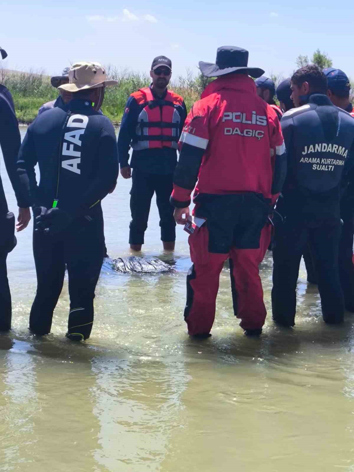 Çaya düşerek kaybolan küçük çocuğun cansız bedenine ulaşıldı 5 caya duserek kaybolan kucuk cocugun cansiz bedenine ulasildi 1 19TGVMqy