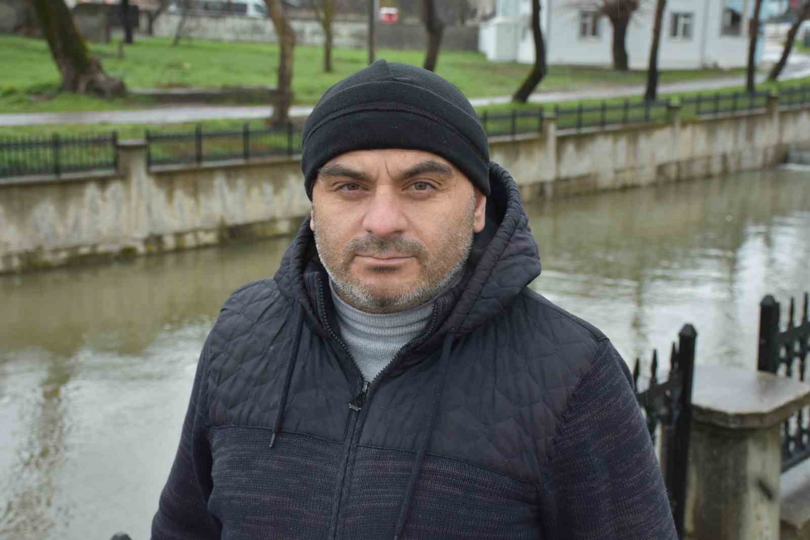 cayda korkutan goruntu yuzeye cikan baliklar oluyor 3 JFRSr5cz