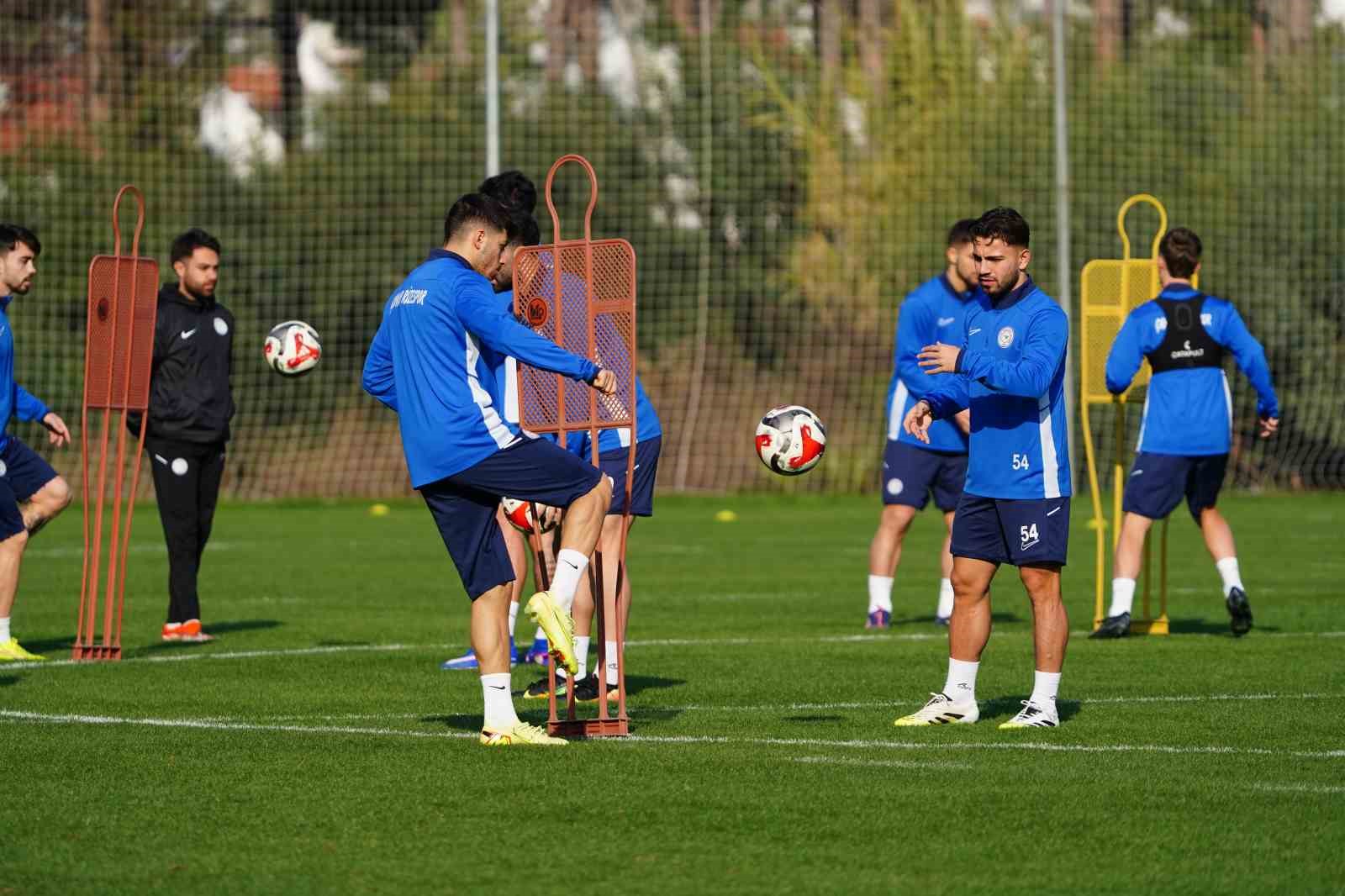 caykur rizespor 2 devre hazirliklarini surduruyor 0 d79IskvU