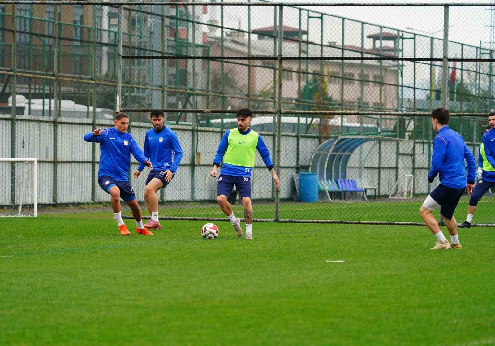 Çaykur Rizespor, ertelenen Samsunspor maçı hazırlıkları başladı 6 caykur rizespor ertelenen samsunspor maci hazirliklari basladi 2 YJPKTXmi