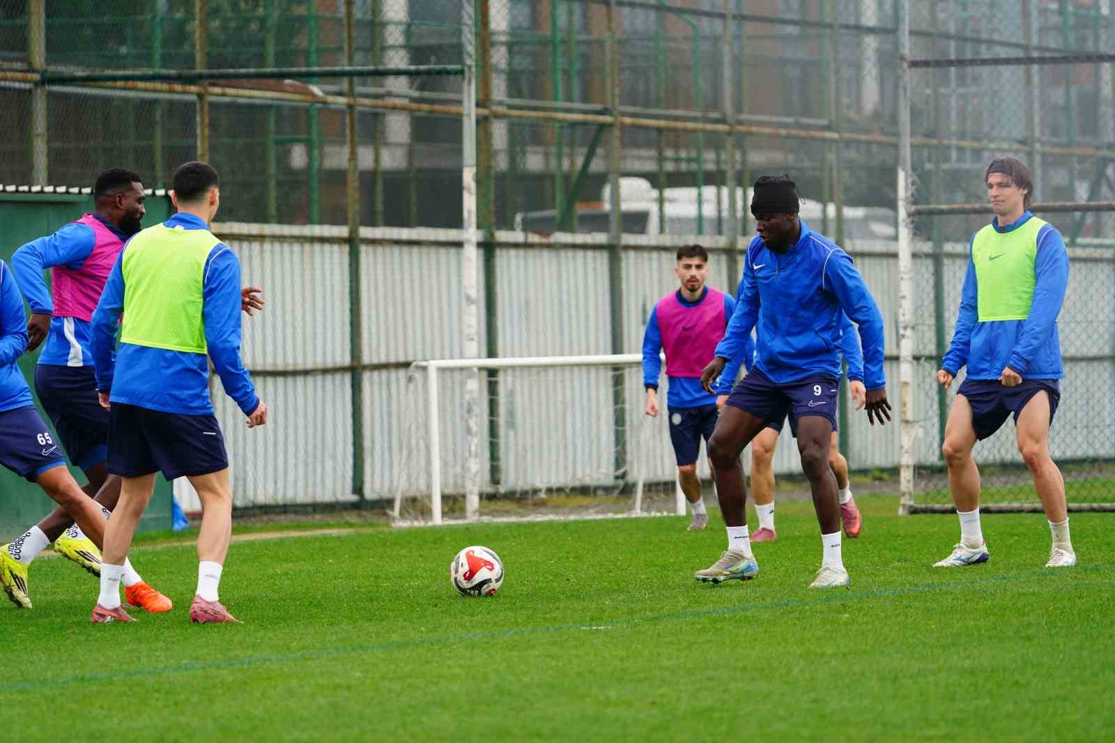 Çaykur Rizespor, ertelenen Samsunspor maçı hazırlıkları başladı 8 caykur rizespor ertelenen samsunspor maci hazirliklari basladi 4 4LgXpX73