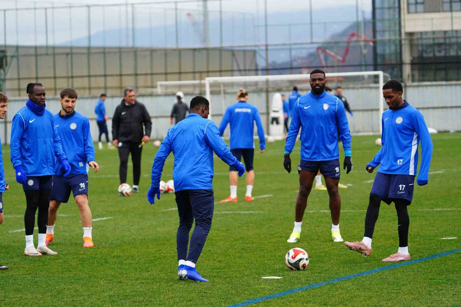 caykur rizespor genclerbirligi maci hazirliklarini surdurdu 5