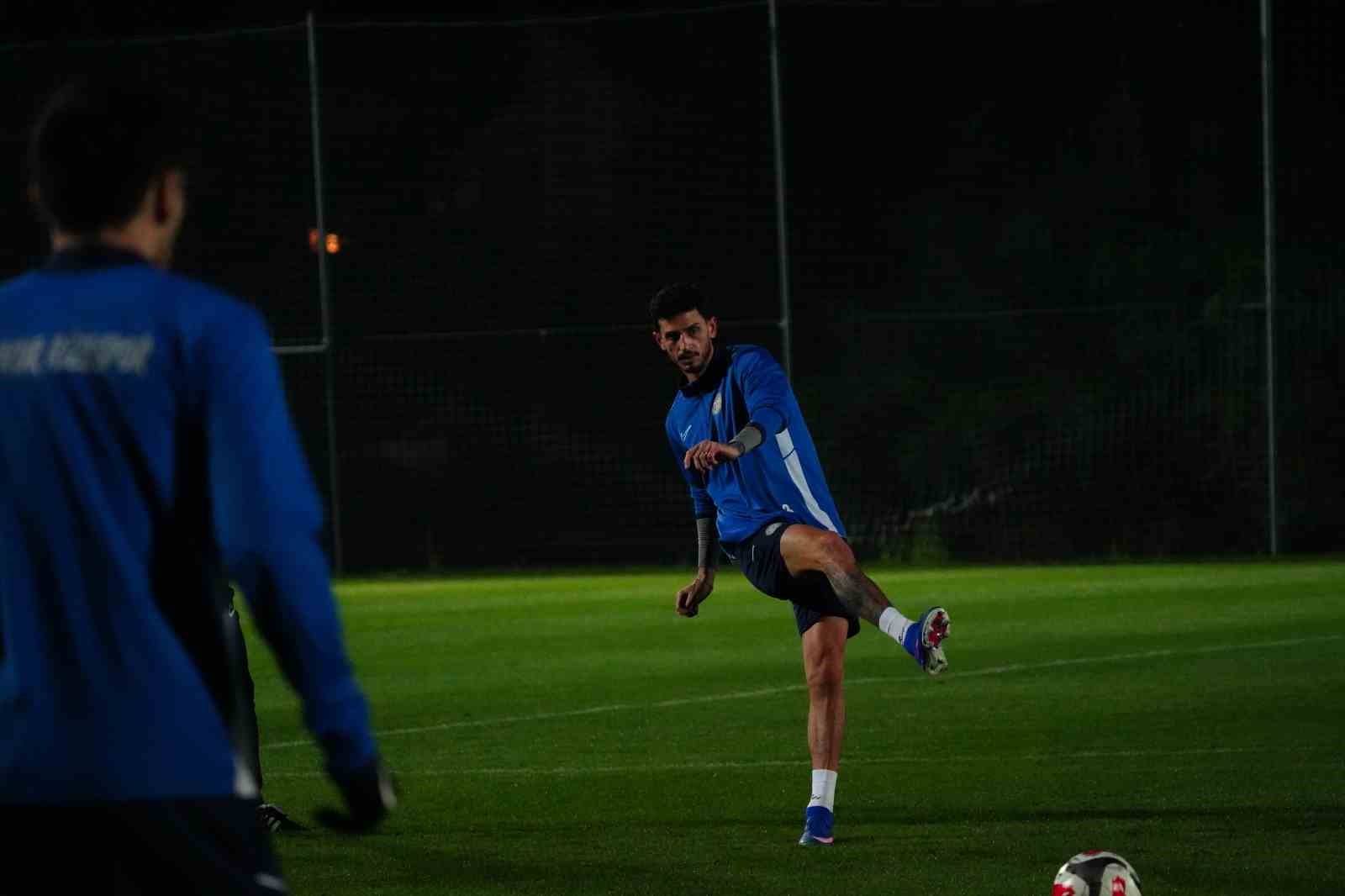 caykur rizesporun kamp mesaisi devam ediyor 1 AkW6gIXI