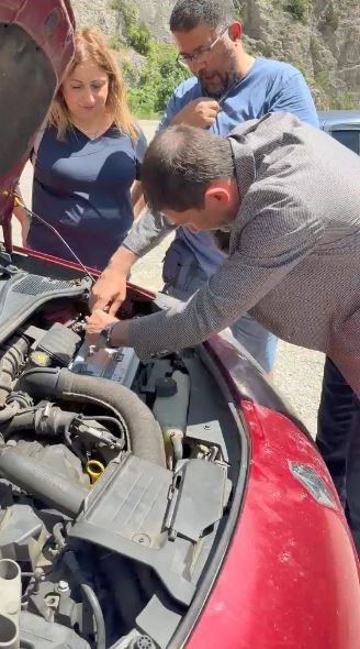 cehennem deresi kanyonuna gitmek isteyen ailenin araci yolda kalinca yardimlarina belediye baskani kostu 0 fp52Gi7Y