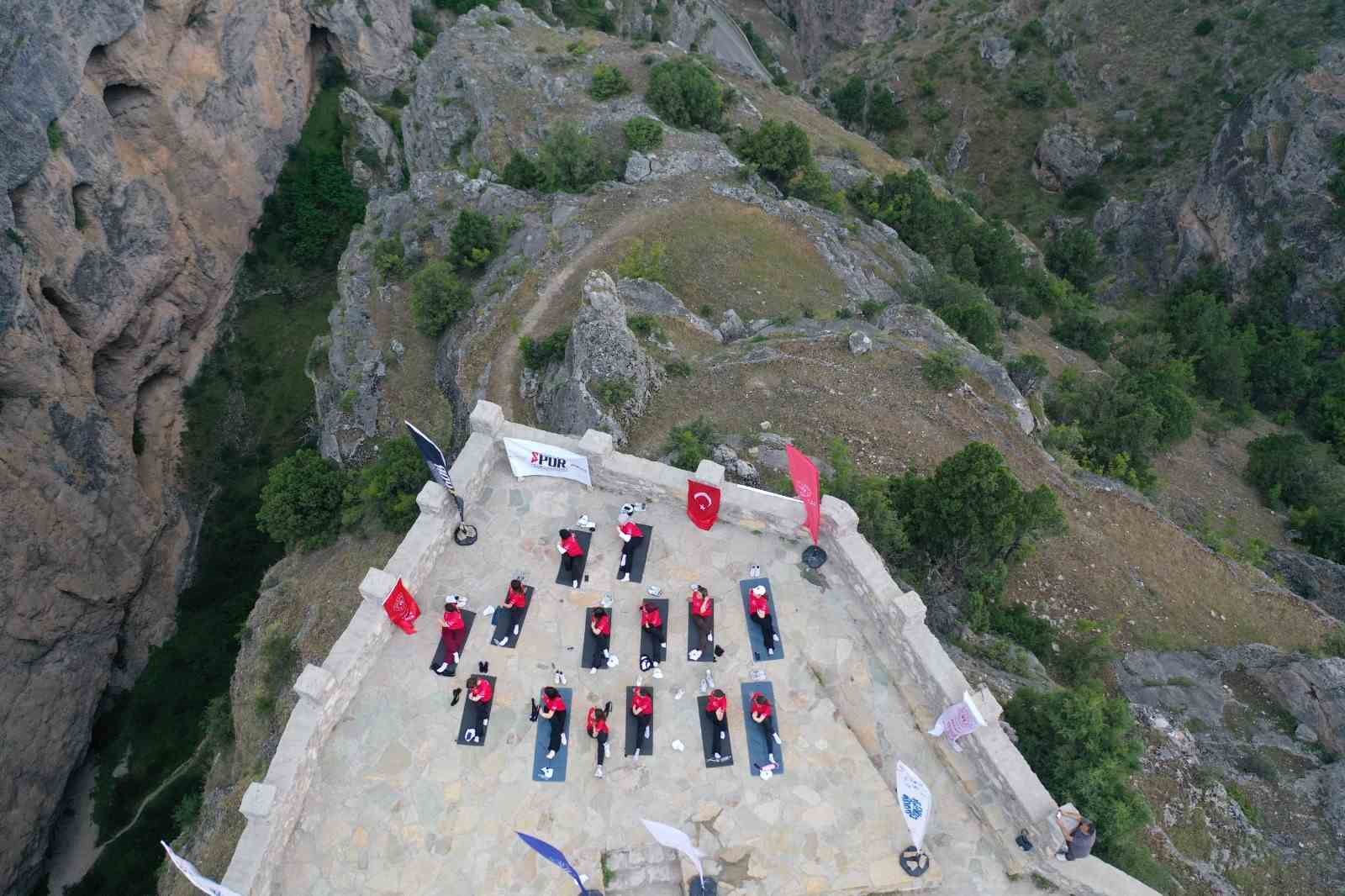 Cehennem Deresi Kanyonu’nda dünya yoga günü etkinliği 4 cehennem deresi kanyonunda dunya yoga gunu etkinligi 0 HUVpWM4X