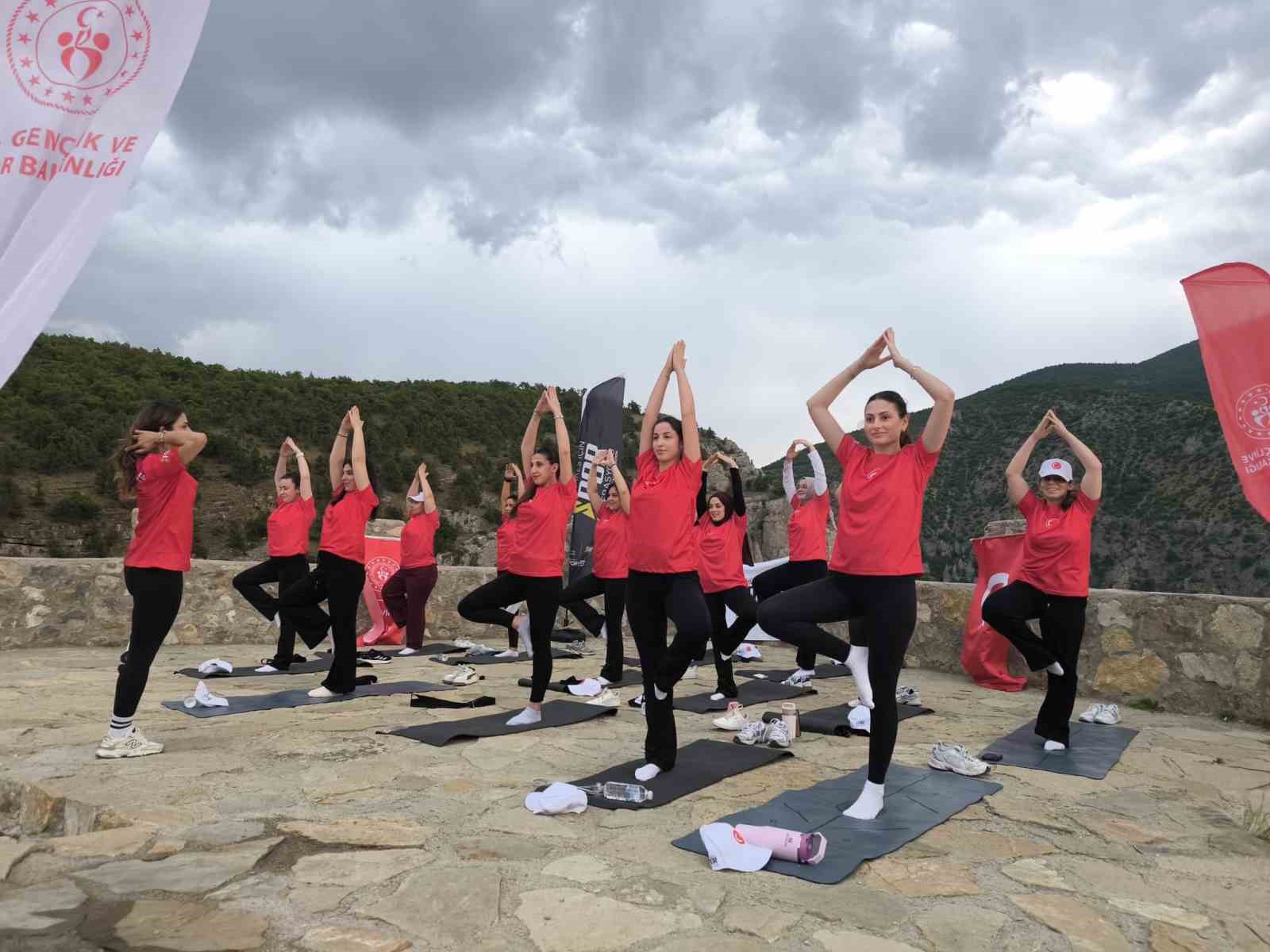 Cehennem Deresi Kanyonu’nda dünya yoga günü etkinliği 6 cehennem deresi kanyonunda dunya yoga gunu etkinligi 2 ehBOm3AW
