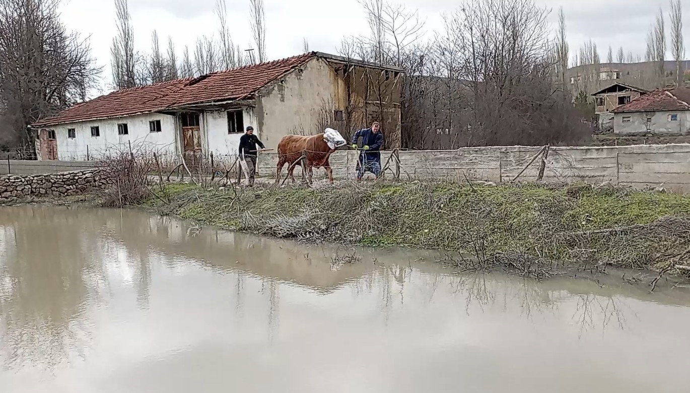 cekerek irmagi tasti yollar ve tarlalar sular altinda kaldi 4 iPLNcnDe