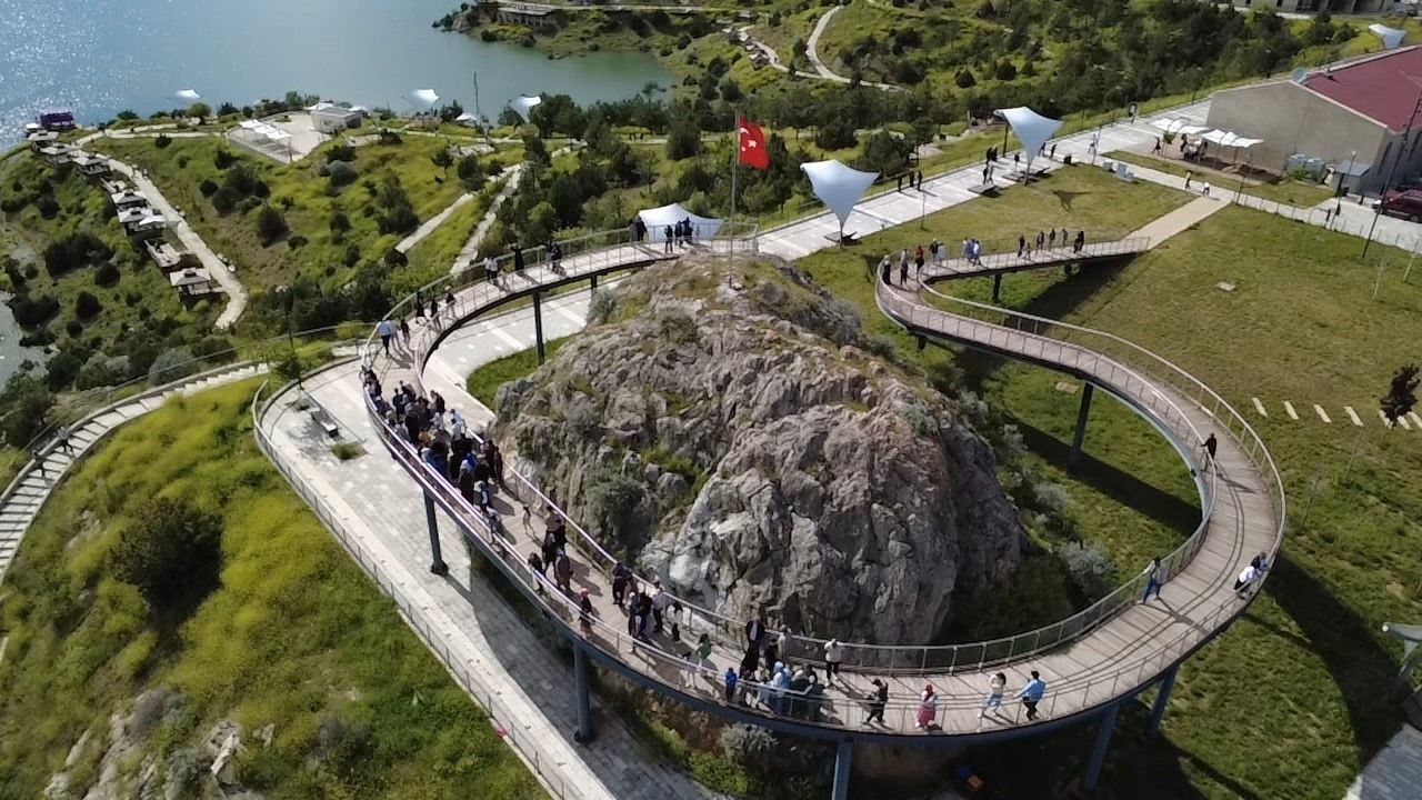 cekerek millet bahcesi bayram tatilinde yogun ilgi gordu arac kuyruklari olustu 3 XkZD6Ohd