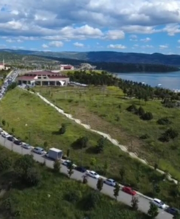 cekerek-millet-bahcesi-bayram-tatilinde-yogun-ilgi-gordu-arac-kuyruklari-olustu-FJdbzCrI.jpg