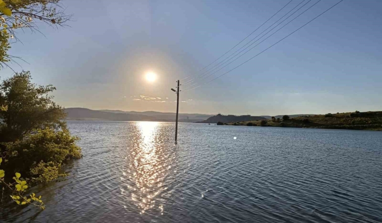 cekerek-sureyya-bey-barajinda-dolluk-orani-yuzde-100un-uzerine-ciktigi-icin-koyu-yilanlar-basti-U1RkZXfs.jpg