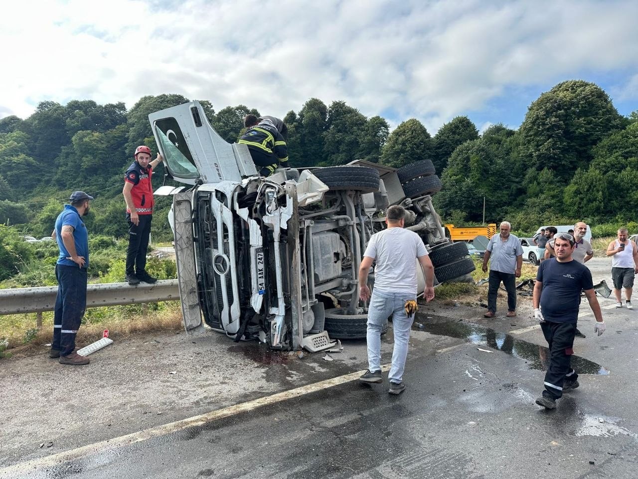 cekici ile carpisan otomobil hurdaya dondu 1 yarali 0 nZwrVUgD