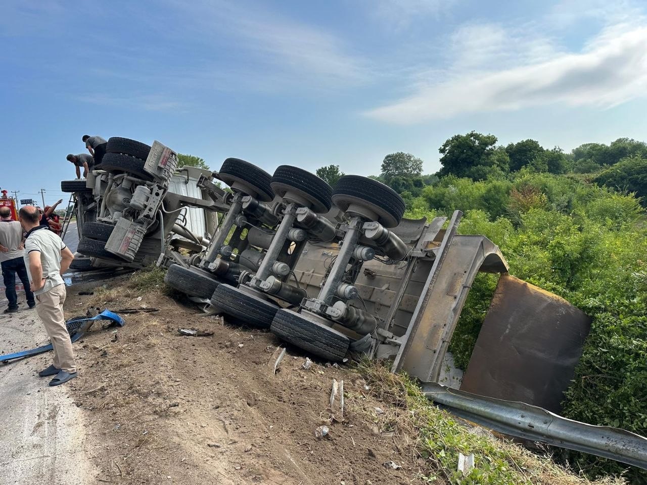 cekici ile carpisan otomobil hurdaya dondu 1 yarali 3 wp5YwYh1