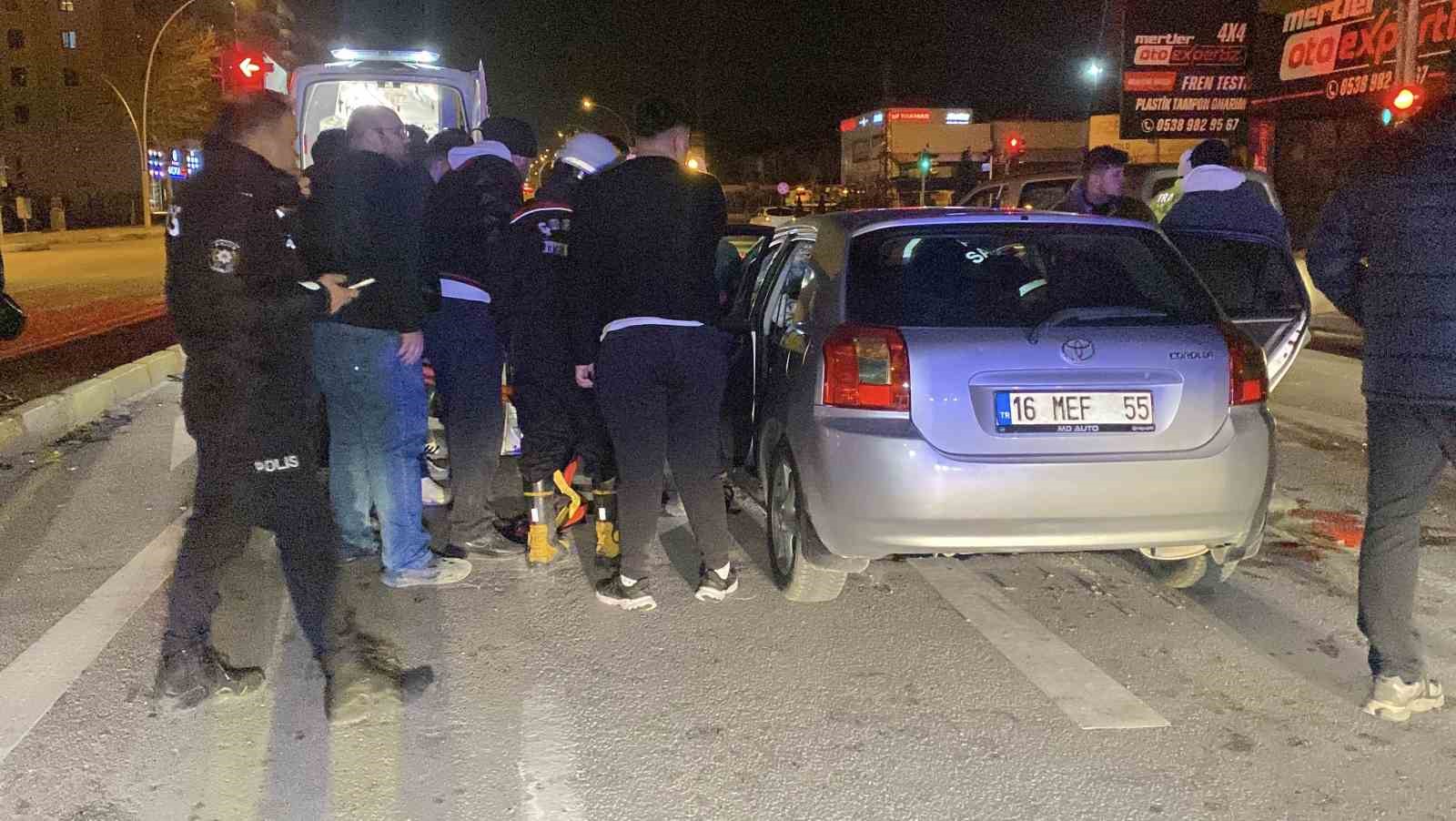 cekici ile carpisan otomobil hurdaya dondu ekipler yarali surucu icin zamanla yaristi 0 iB5N2plz